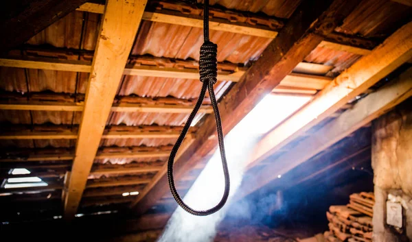 Una Soga Colgando Cuello Suicidio Cometido Escenas Horribles Ático Oscuro — Foto de Stock