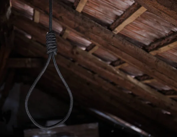 Una Soga Colgando Cuello Suicidio Cometido Escenas Horribles Ático Oscuro —  Fotos de Stock