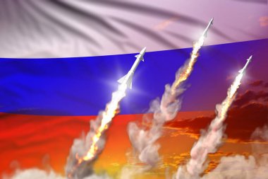 Günbatımında modern stratejik roket kuvvetleri kavramı, Rusya süpersonik füze saldırısı - askeri endüstriyel illüstrasyon, bayraklı nükleer bomba