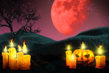 Cadılar bayramı çok renkli gece modeli - arka plan tasarım şablonu sol tarafında mum seti ve sağ tarafında balkabağı şeklinde mum, jack-o-fener konsepti