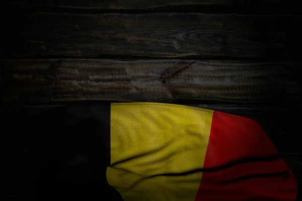 Söt Mörk Bild Belgien Flagga Med Stora Veck Gammalt Trä — Stockfoto