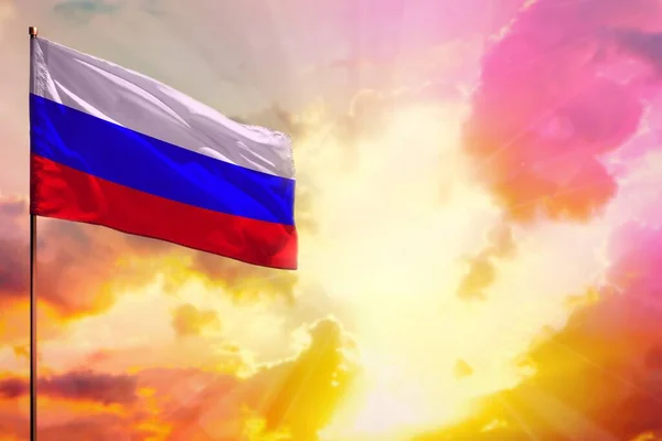구석에 러시아 국기에는 아름다운 일몰이나 광경에 정보를 수있는 — 스톡 사진