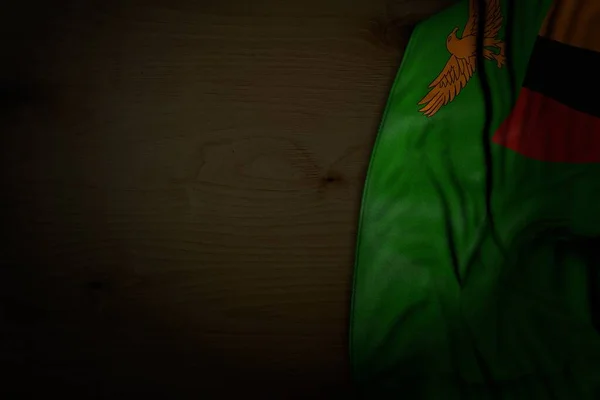 Ładny Ciemny Obraz Zambii Flagi Dużymi Fałdami Ciemnym Drewnie Pustym — Zdjęcie stockowe