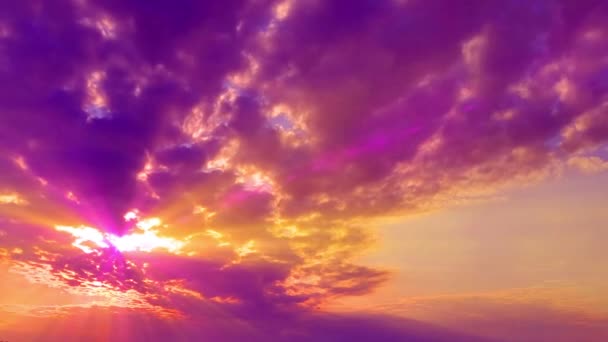 Sonnenstrahlen Und Schöne Haufenwolken Sonnenaufgang Hintergrund — Stockvideo
