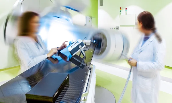 Tomografia raio-x scanner magnético helthcare — Fotografia de Stock