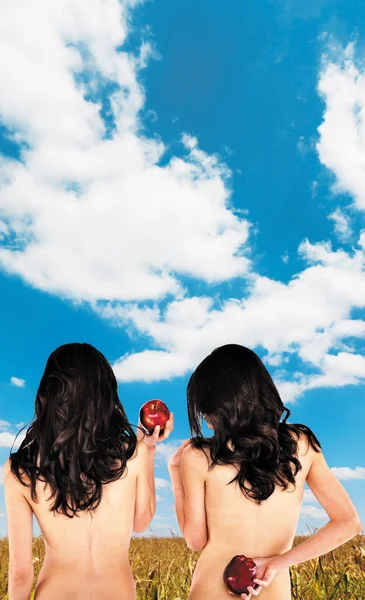 Twins backs apples clouds skyes — Stock Photo, Image