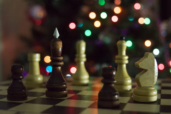 Satranç tahtasındaki satranç taşları