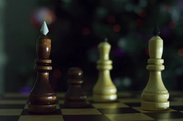 Satranç tahtasındaki satranç taşları