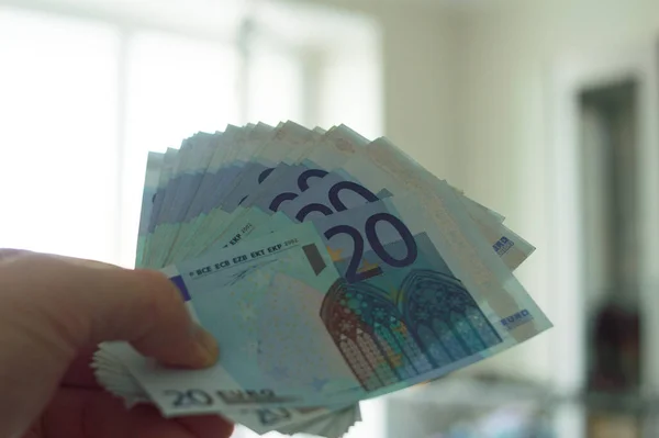 Avro para yığını, 20 avro nakit para.