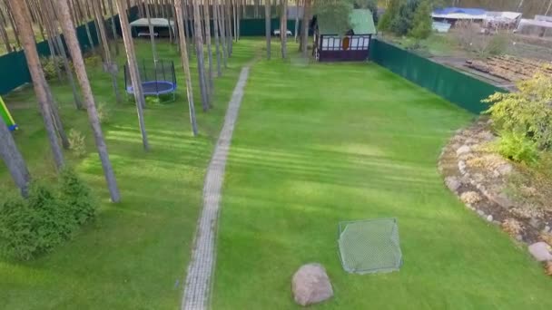 休憩ゾーンの風景航空シーン ガーデンエリア フットボールの門だ 緑の草 — ストック動画