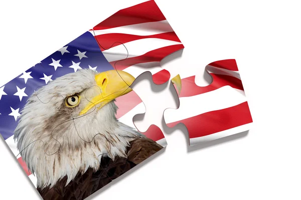 Puzzle con bandera americana con águila sobre fondo blanco — Foto de Stock