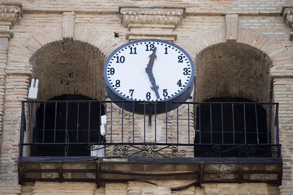 Gran reloj viejo en el edificio —  Fotos de Stock