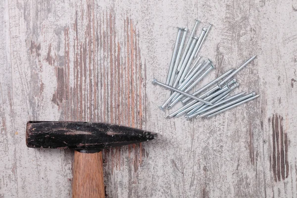 Hammer und Nagel — Stockfoto