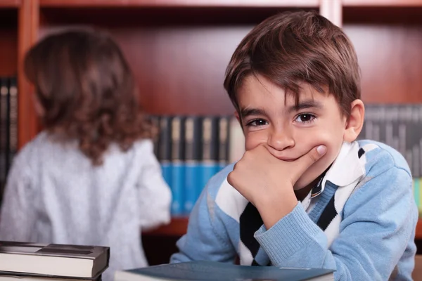 Child studying — Stock Photo, Image