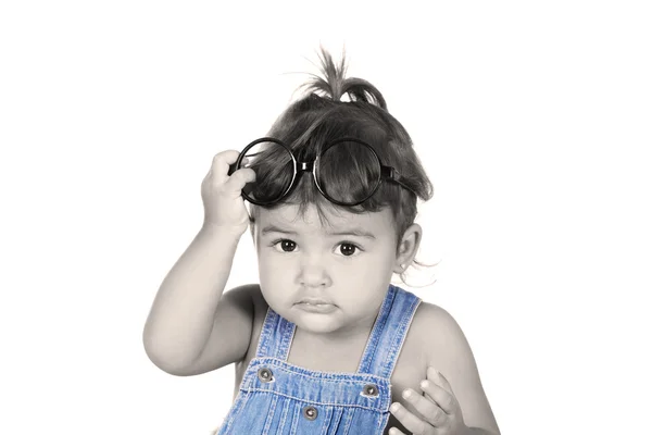 Mała dziewczynka i okulary — Zdjęcie stockowe