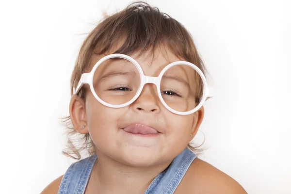 Kleines Mädchen und Brille — Stockfoto