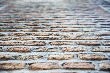 Eski beton ve tuğla duvar