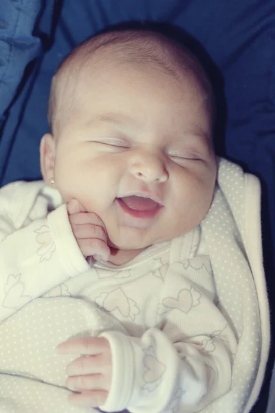 Portrait of a beautiful 1 month newborn smiling — Stock Photo, Image