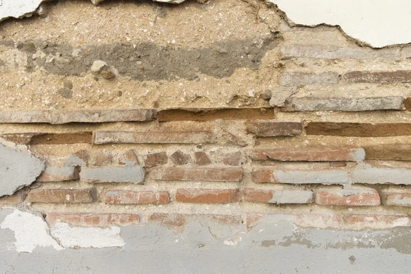 Crack in the wall made of brick and cement — Stock Photo, Image