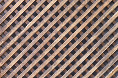 Bir gün ışığında ahşap çit