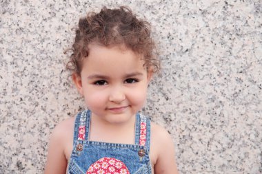 güzel bir ifade ile güzel bir beyaz kız