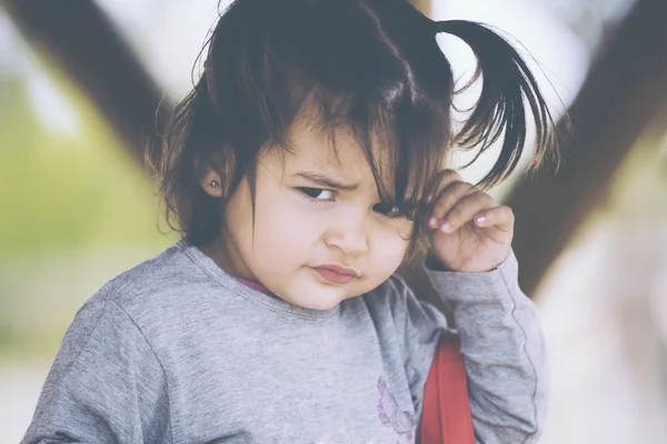 Portrait de petite fille offensée — Photo