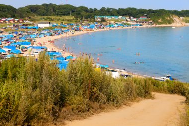 Livadiya - Ağustos 05, 2016: Primorsky bölgesinin güneyindeki plajlarda kamplar