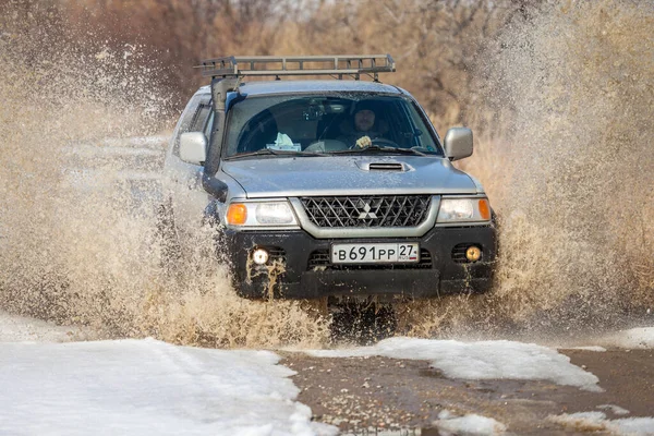 Khabarovsk Russia Marca 2017 Mitsubishi Pajero Sport Polnej Drodze Wczesną — Zdjęcie stockowe