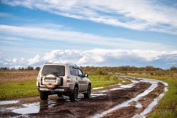 Khabarovsk Rusya Mayıs 2021 Mitsubishi Pajero Montero Yağmurdan Sonra Toprak — Stok fotoğraf