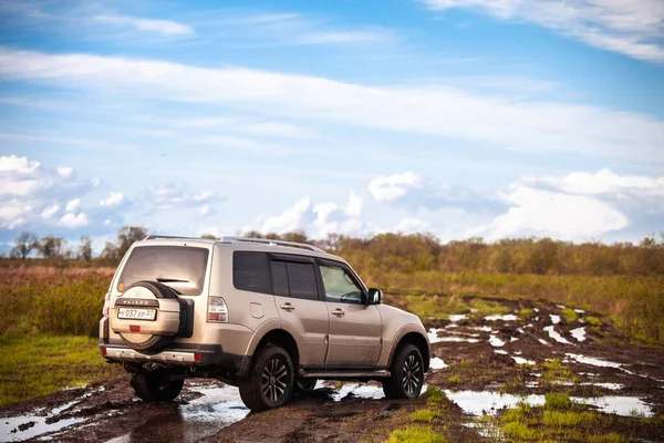 Khabarovsk Rússia Maio 2021 Mitsubishi Pajero Montero Estrada Terra Depois — Fotografia de Stock