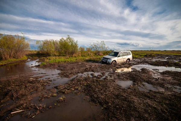 Chabarowsk Rosja Maja 2021 Mitsubishi Pajero Montero Tkwi Błocie — Zdjęcie stockowe