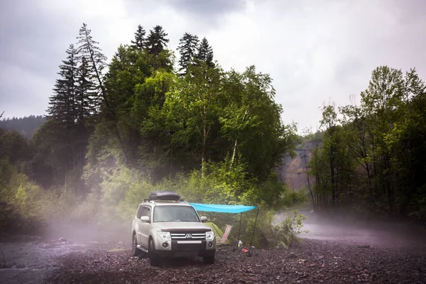 Gorny Rússia Julho 2021 Acampamento Carro Rio Montanha — Fotografia de Stock