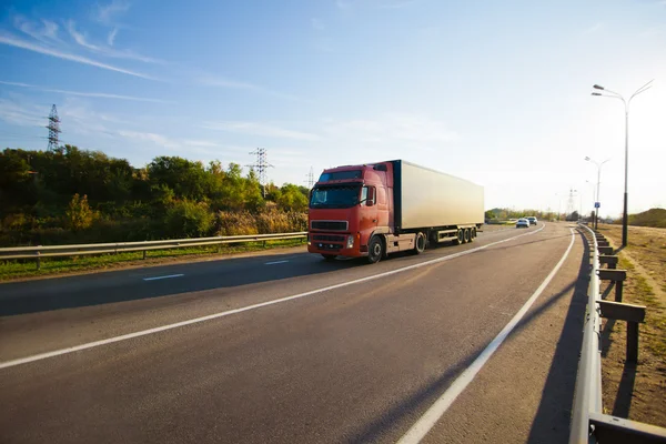 Röd truck — Stockfoto