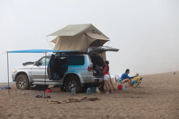 Foggy morning. Camping life — Stock Photo, Image