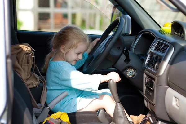 車を運転する女の子 — ストック写真