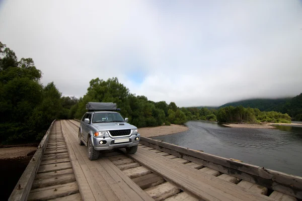 4x4 car on wooden bridge — Stock Photo, Image