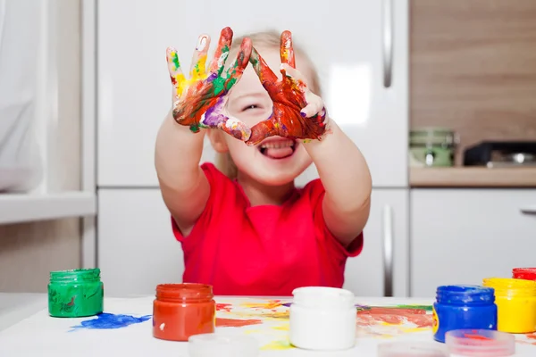 Menina brincando com cores Imagem De Stock