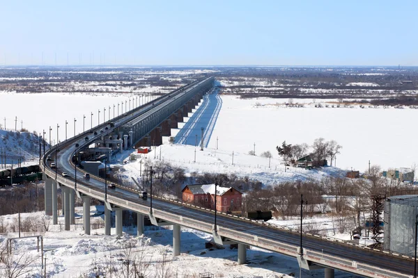 Ponte sul fiume in inverno — Foto Stock