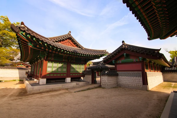 Κορέας στυλ σπίτια στο Changdeokgung Palace στη Σεούλ, Κορέα. — Φωτογραφία Αρχείου