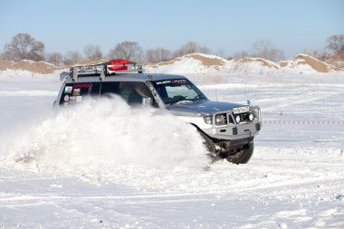 Habarovsk, Rusya - 31 Ocak 2015: Eski Mitsubishi Pajero jum