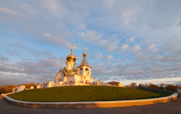Cattedrale di Serafim Sarovsky al tramonto a Khabarovsk, Russia — Foto Stock