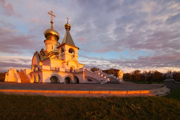 Serafim Sarovsky chrám na západ slunce v Chabarovsku, Rusko — Stock fotografie