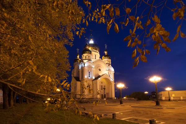 Ortodox katedry w rosyjskim mieście Chabarowsk w nocy — Zdjęcie stockowe