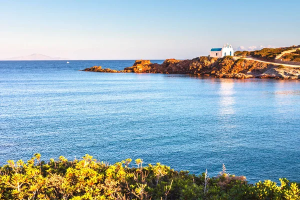 ギリシャ パロス島 ギリシャ 2021年7月 アヒオス ゲオルギオス礼拝堂 ロイヤリティフリーのストック写真