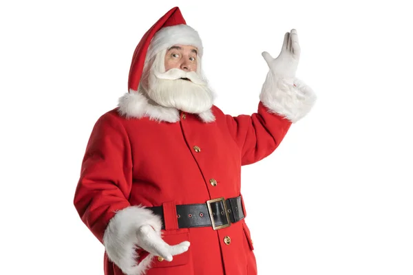 Gerçek bir Noel Baba ortaya çıkar ve beyaz arka planda bir selamlaşmayı gösterir. Noel konsepti.