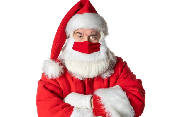 Noel Baba kostümü giymiş, maskeli bir iş adamı. Dikkatli bak. Beyaz bir arkaplanda.