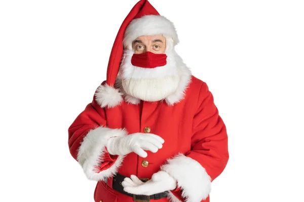 Noel Baba kostümü ve maske takmış bir adam elleri ile mekanı tutar ve kameraya bakar ve beyaz arka planı izole eder..
