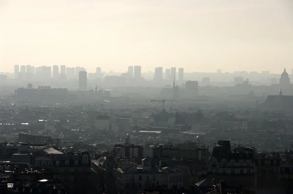 Panorama von paris im nebel - blick vom montmartre — Stockfoto
