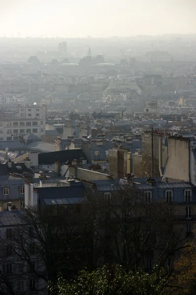 Panoráma kilátás a ködben - Párizs Montmartre — Stock Fotó