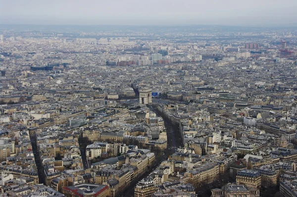 Az Arc de Triomphe de l'Etoile, Párizs, Franciaország - kilátás nyílik az Eiffel-torony — Stock Fotó